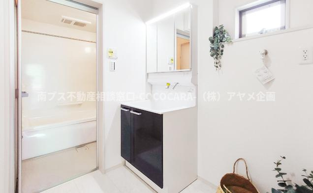 南アルプス市鮎沢の新築一戸建の脱衣所|施工例：洗面