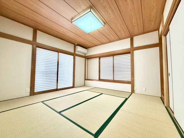 豊島区南大塚1丁目　中古戸建の和室|趣味を楽しんだりゲストをもてなすことができる、優雅で落ち着いた雰囲気の和室です。

現地ご見学希望・資料請求などお気軽にお問い合わせ下さい！
03-5990-5201