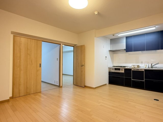 コスモ浦和原山の居間・リビング|こちらのリビングで趣味の時間をお楽しみください