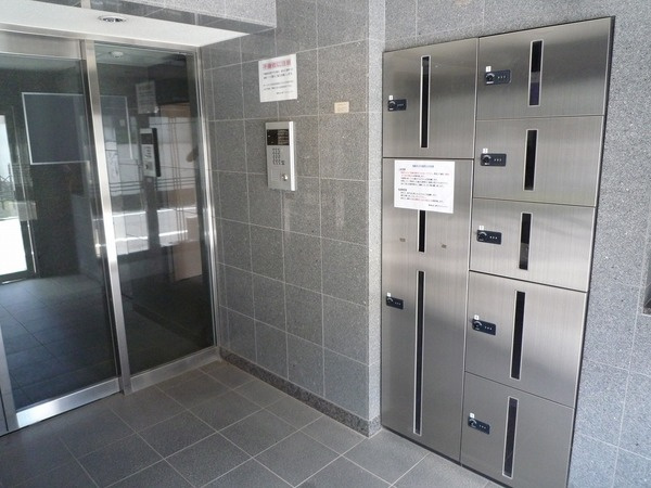 ルーブル都立家政のエントランス