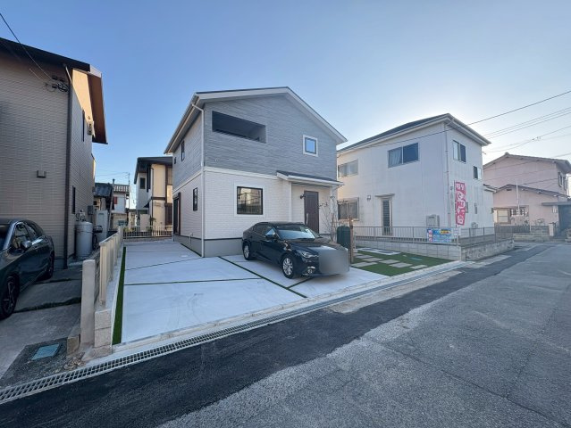 ONEHOUSE 行橋市行事6丁目　新築一戸建ての外観|駐車場は並列3台♪
【行橋市　新築一戸建て】
