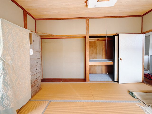 【中古戸建】高崎市下室田町の和室|■2階和室｜お子様のお昼寝スペースや、洗濯物をたたむのに便利です。客間やリビングの延長としても使えます。