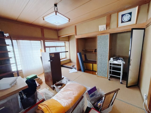 【中古戸建】高崎市下室田町の和室|■1階和室｜和室を書斎にしたり、冬にはコタツを敷いて家族みんなで年越しをするのもいいですね。家族みんなのお気に入りの空間になります♪