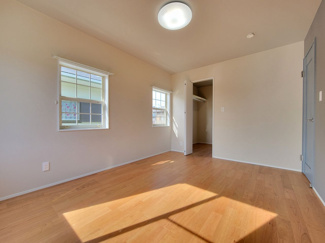 【居間・リビング】 | 甲斐市中下条 建物全面改装 平成2年築 中古戸建 北東角地 | 2階7.2帖洋室