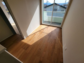 【その他】 | 甲斐市中下条 建物全面改装 平成2年築 中古戸建 北東角地 | 2階フリースペース　バルコニーへのアクセス可能