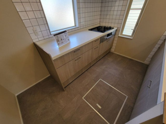 【キッチン】 | 甲斐市中下条 建物全面改装 平成2年築 中古戸建 北東角地 | ガスコンロとキャビネット