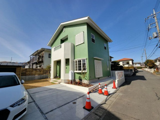 【前面道路含む現地写真】 | 甲斐市中下条 建物全面改装 平成2年築 中古戸建 北東角地 | リフォーム完了済み　随時ご見学可能です。お気軽にお問合せください。