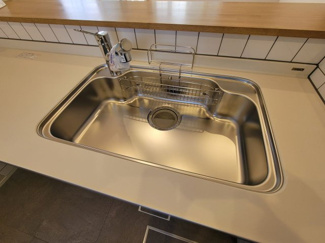 【キッチン】 | 甲斐市中下条 建物全面改装 平成2年築 中古戸建 北東角地 | 熱に強いステンレスシンク