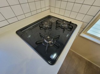 【キッチン】 | 甲斐市中下条 建物全面改装 平成2年築 中古戸建 北東角地 | ガスコンロ