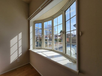 【その他】 | 甲斐市中下条 建物全面改装 平成2年築 中古戸建 北東角地 | 1階ダイニングの出窓