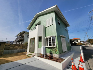 【外観】 | 甲斐市中下条 建物全面改装 平成2年築 中古戸建 北東角地 | 建物フルリノベーション済みの戸建を是非ご検討ください。