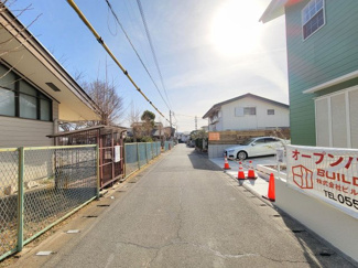 【周辺】 | 甲斐市中下条 建物全面改装 平成2年築 中古戸建 北東角地 | 東側道路　幅員は4.5ｍ
