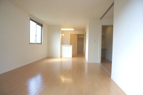 シャーメゾン北篠崎の居間・リビング|明るいリビング♪