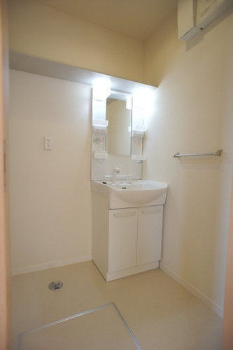 シャーメゾン北篠崎の洗面所|女子力向上にはシャンプードレッサーはマストアイテム♪