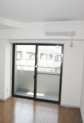 【居間・リビング】 | クオーレイナバ | 洋室のお部屋です。