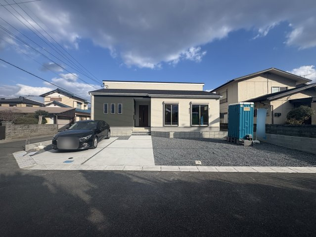 行橋市行事2丁目3期　新築一戸建ての外観|土地が広く駐車スペースは3~4台♪
【行橋市　新築戸建て】