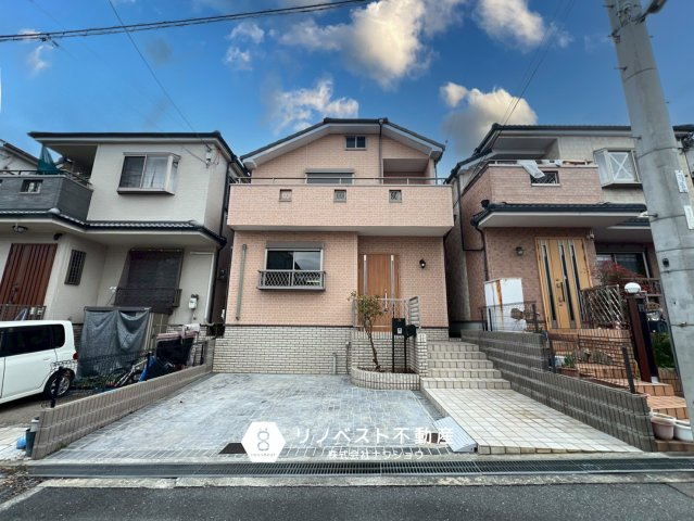 東大阪市六万寺町1丁目の外観|令和8年1月リフォーム完成予定の中古戸建！
前面に建物が無く開放的♪