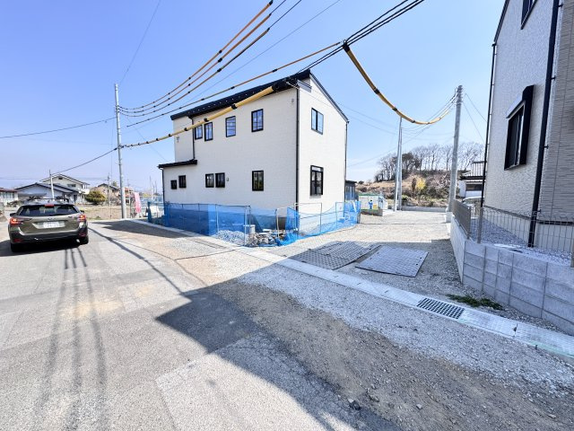 新築　吉岡町北下　3号棟の前面道路含む現地写真|現地写真　北側接道幅員約6.9ｍ