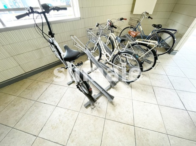 アトーレ浅間町マンションのその他共用部分|屋根付きの駐輪場です。