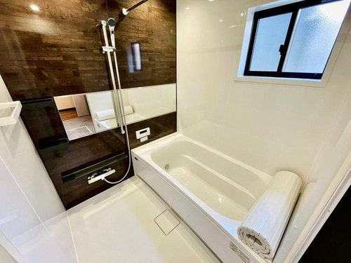 鳥居前町の完成予想図|【施工例】
空気もこもらずいつもクリーンな浴室暖房換気乾燥機を標準装備。浴槽は足を伸ばせる1坪タイプです