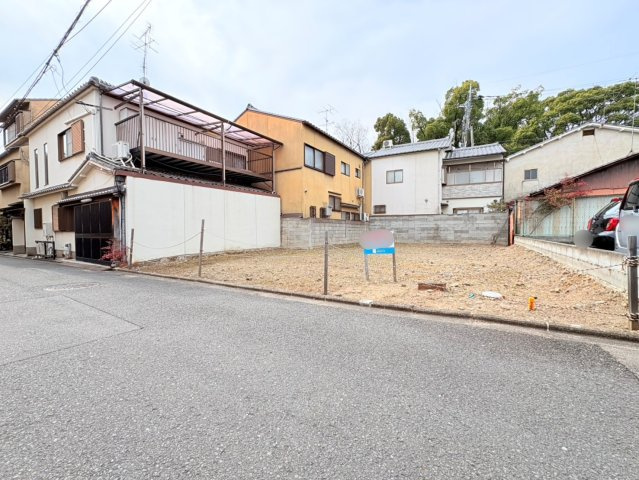 鳥居前町の前面道路含む現地写真|前道スッキリ！北野天満宮まで徒歩スグ♪スーパーやコンビニまで徒歩圏内の便利な立地です！