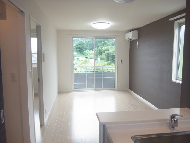 シャーメゾン・鈴鹿Bの居間・リビング|退去前の為、同じ物件内のお部屋の参考画像となります。