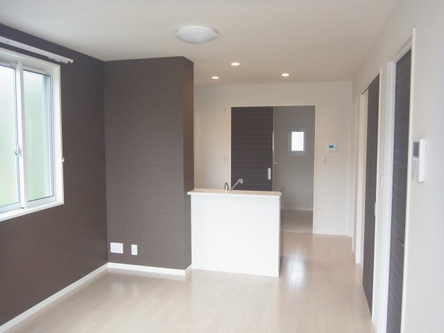 シャーメゾン・鈴鹿Bの居間・リビング|退去前の為、同じ物件内のお部屋の参考画像となります。