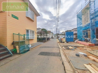 【前面道路含む現地写真】 | 可動棚付きフリースペース　八木が谷1丁目　全2棟　B号棟 | 販売現地（2026.01.21）