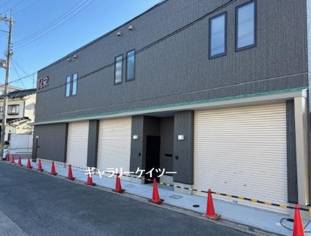 萬栄　倉庫付き事務所の外観