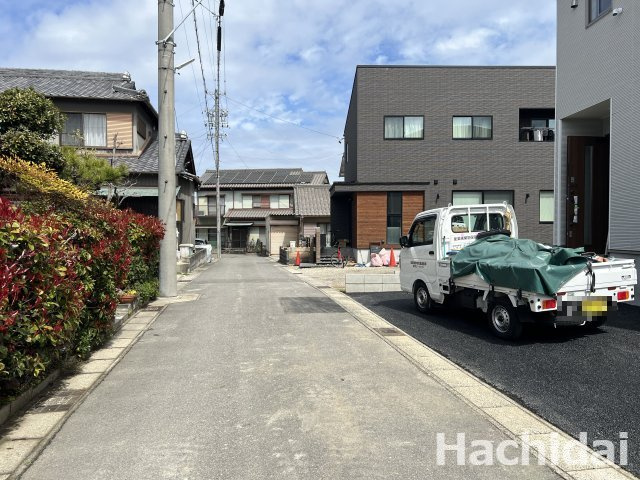 高浜市向山町第5　新築戸建＜2号棟＞の前面道路含む現地写真