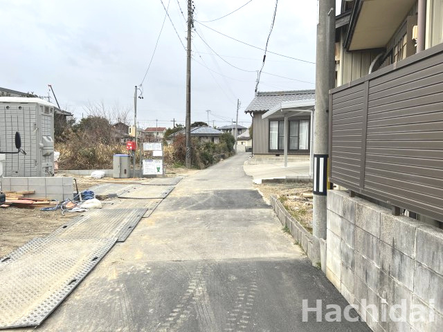 高浜市向山町第5　新築戸建＜2号棟＞の前面道路含む現地写真