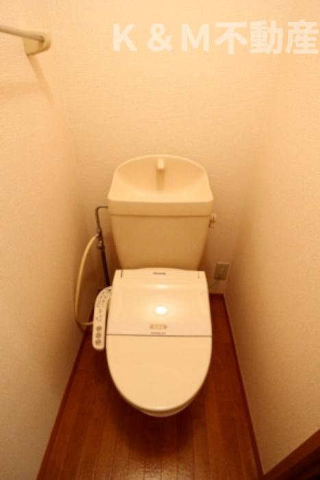 ベルドムールＣＴＤのトイレ|落ち着いた色調のトイレです