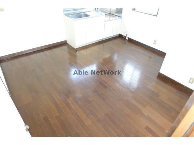 メゾンルピナの居間・リビング|広めのダイニングキッチン