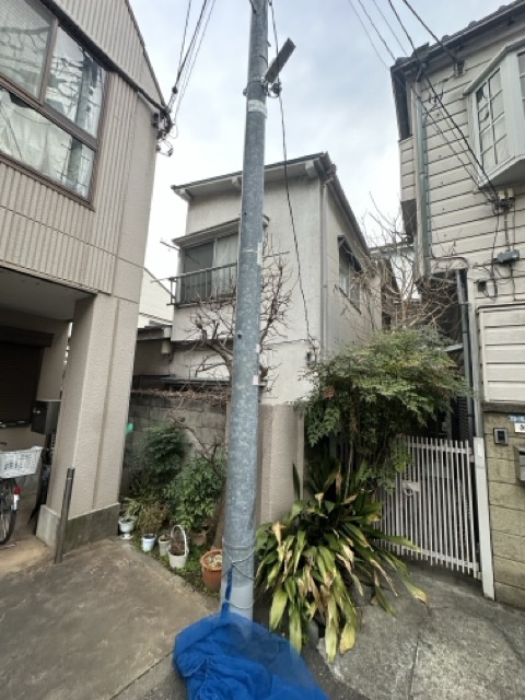 新宿区北新宿２丁目　2DK・一戸建て（再建不）の前面道路含む現地写真