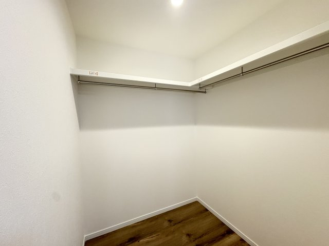 磯城郡田原本町大字千代の収納|寝室のウォークインクローゼット