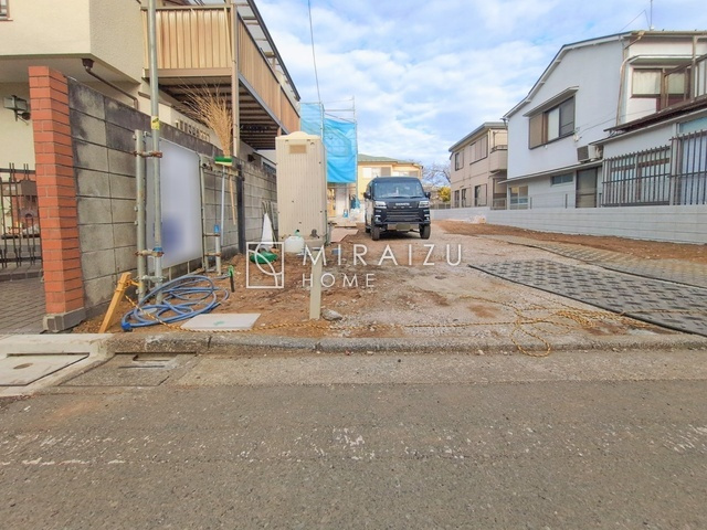 【外観】 | 陽当たりが心地の良いリビング空間です。日中はカーテンを開けて自然な光を取り込みリラックスして過ごしたいですね、照明器具もセンスの良いものを使いたいですね。

