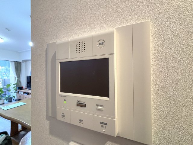 モニター付きインターフォンは来訪者の顔を見ることが出来る安心の機能