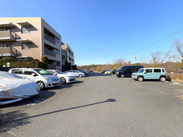 敷地内駐車場は平面駐車場で待ち時間なく車に乗ることができます（2026年1月時点空あり）