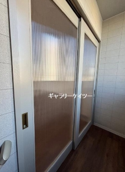 萬栄　倉庫付き事務所の内装
