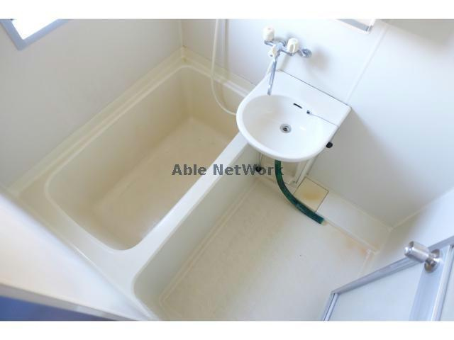 メゾンルピナの浴室|窓ありバスルーム