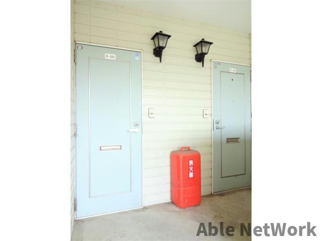 メゾンルピナの玄関