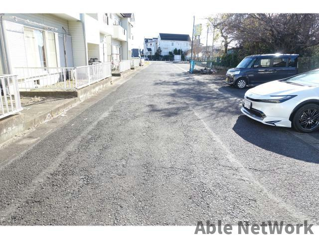 メゾンルピナの駐車場