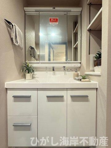 サンヴェール湘南平塚の独立洗面台|新規リフォーム完了！　三面鏡化粧台