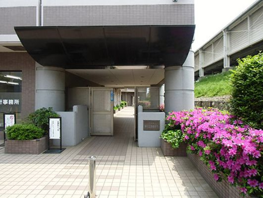 コスモ堀切菖蒲園駅前のエントランス