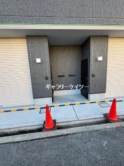 萬栄　倉庫付き事務所の外観