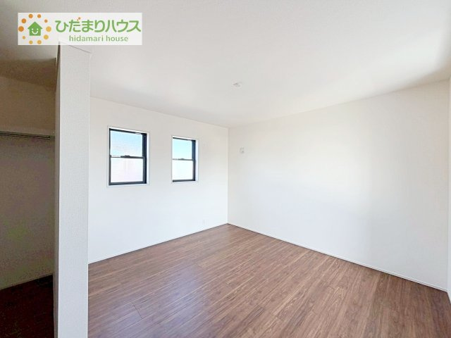 【洋室】 | 第1下妻市下妻丙　新築戸建 | 大きなベッドを置いても余裕の広さの主寝室♪