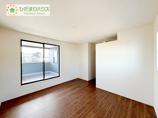 【洋室】 | 第1下妻市下妻丙　新築戸建 | バルコニーに面していて、たっぷり光りの入る明るい主寝室です！
