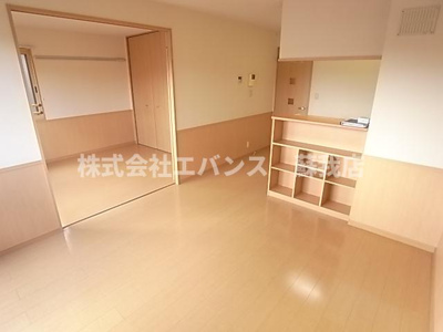 【洋室】 | アヴァンセ八幡B | 明るい洋室です