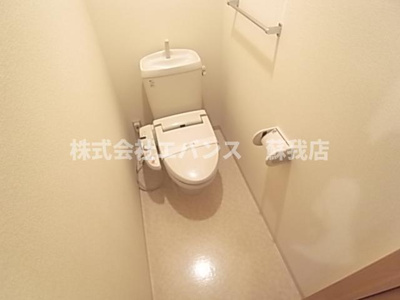 【トイレ】 | アヴァンセ八幡B | 落ち着いた色調のトイレです