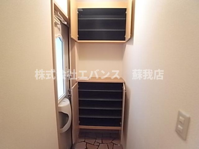 【エントランス】 | アヴァンセ八幡B | シューズボックス